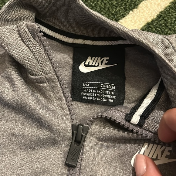 Nike two-piece tracksuit size 12 months - Picture 3 of 4